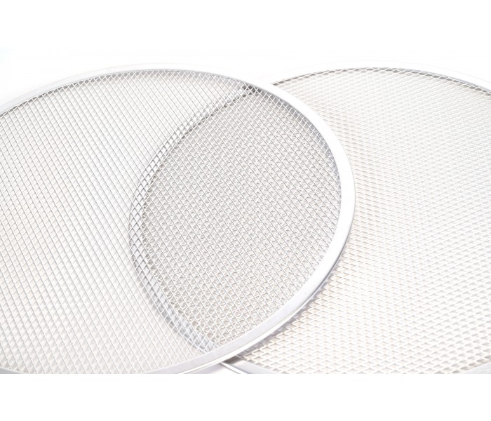 Grille pizza, étaler pate, refroidire, grille