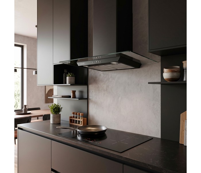Hotte décorative murale 90 cm BELDEKO, Verre et noir — en situation dans une cuisine
